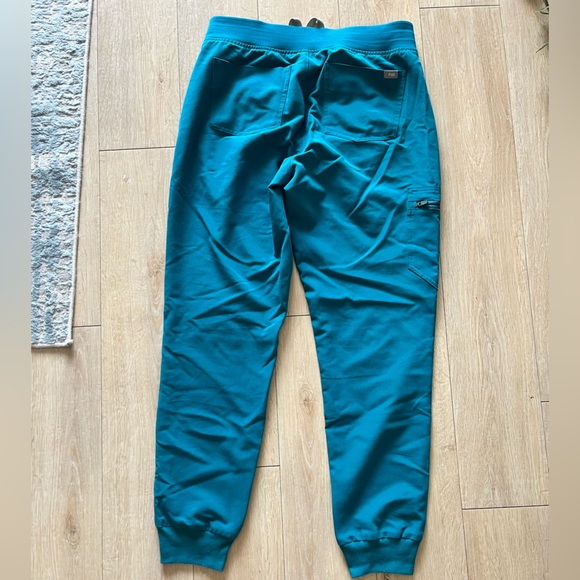 women’s figs Zamora joggers - Picture 2 of 3